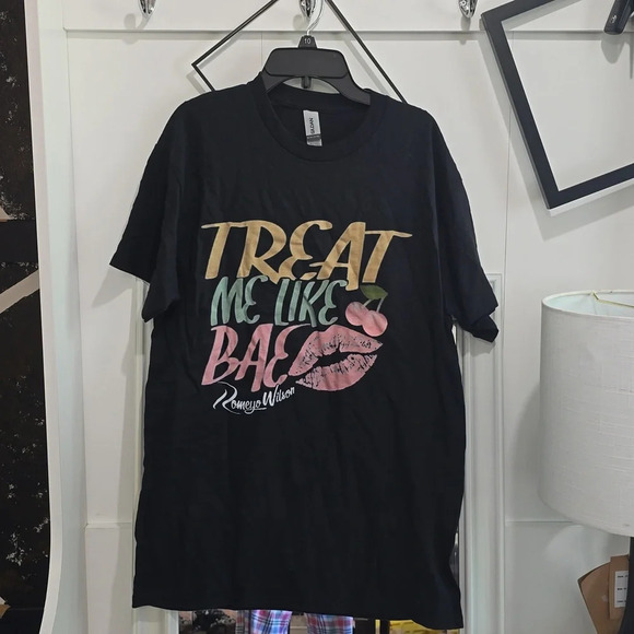 Gildan Tops - Gildan-Customized Treat  me like Bae Tee